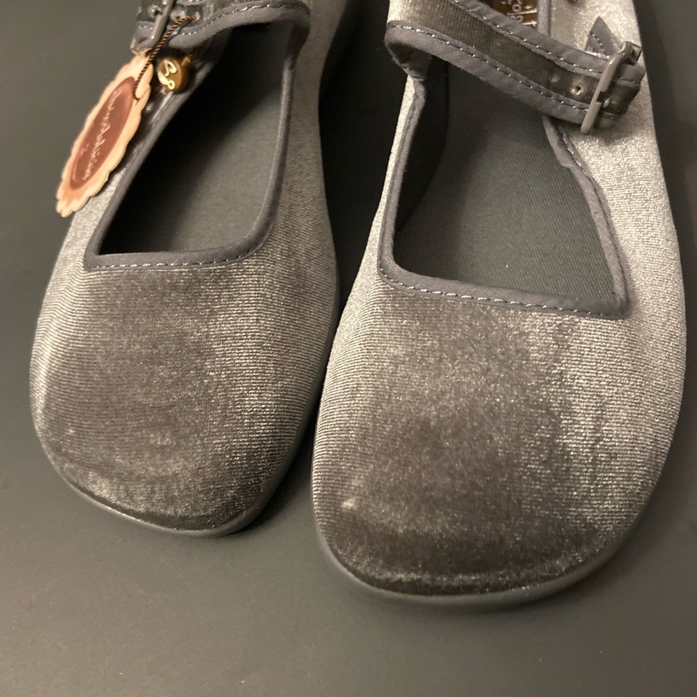 Hot Chocolate Design Women’s Mary Janes Flats